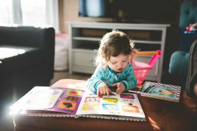 MOMO Book child reading